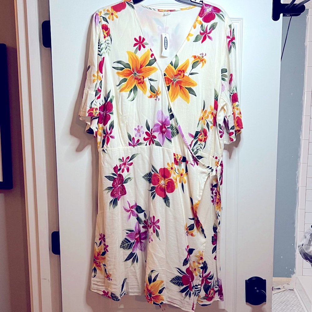 2 xl Old Navy Polynesian inspired wrap around dress cream base